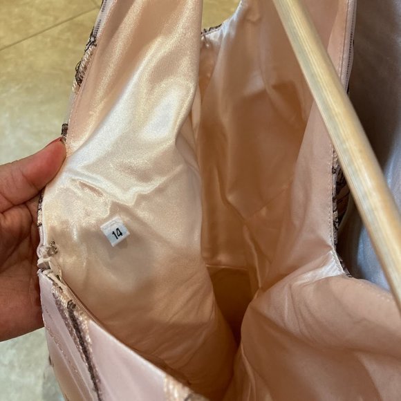 Elegant cocktail or engagement dinner party dress - Picture 8 of 8